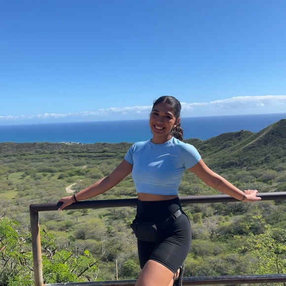 Meet your Posher, Stephanie - Picture 4 of 4